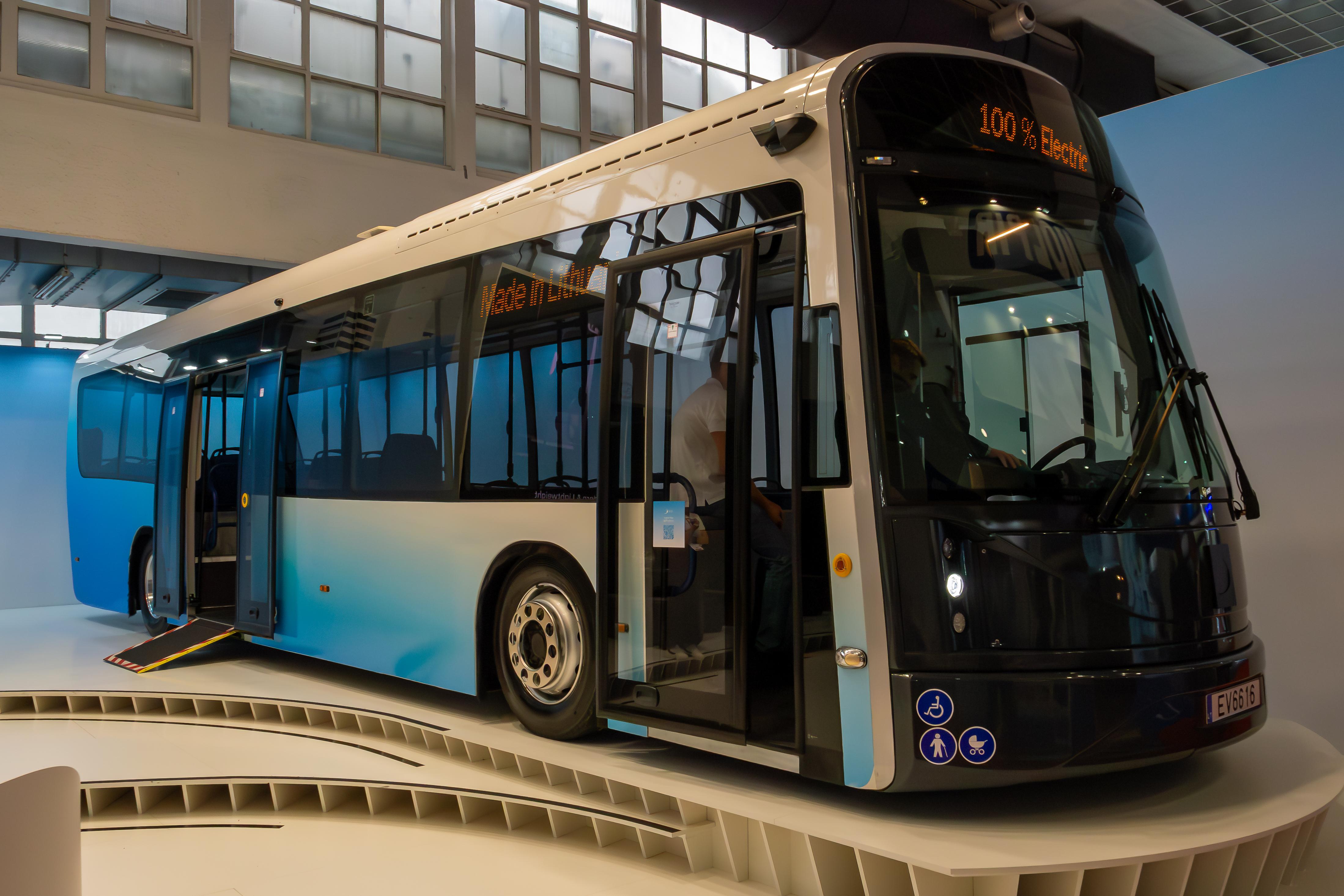 Transporte coletivo: Como conduzir ônibus e vans⁢ com qualidade e respeito aos passageiros.